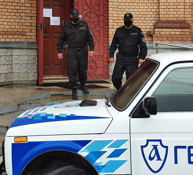 Задержание правонарушителя в Свято-Тихоновском храме Волгореченска