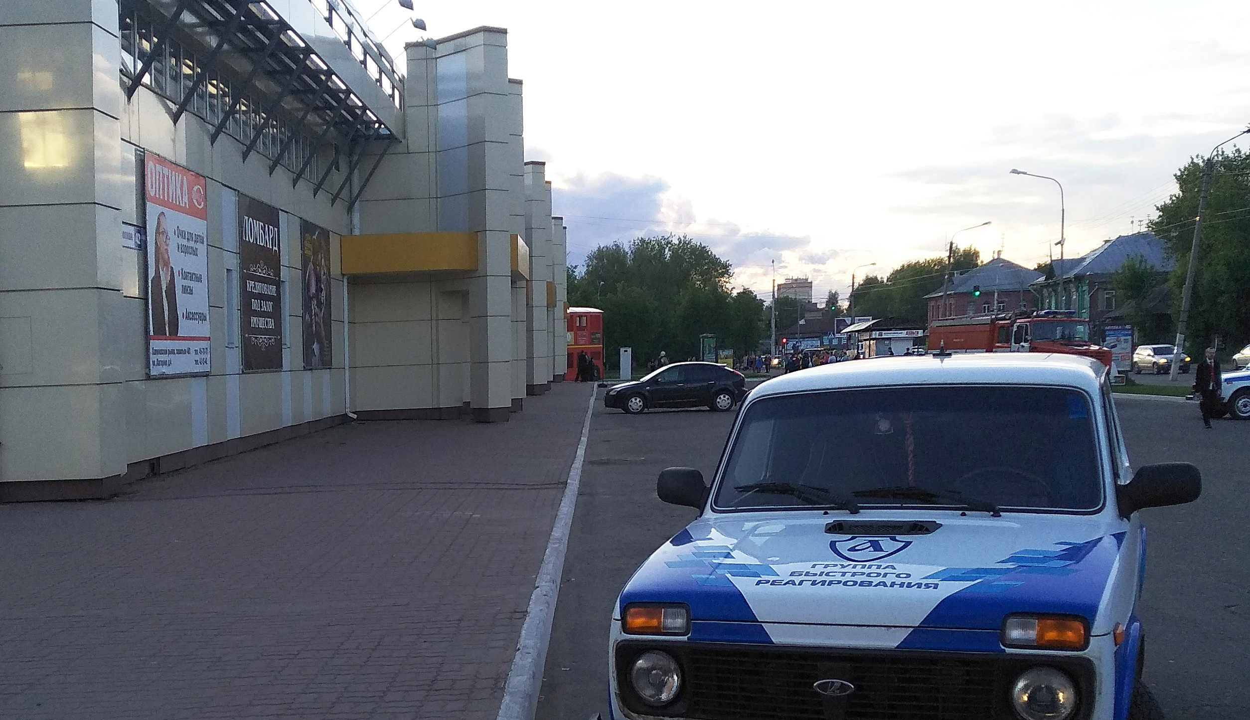 Сотрудники "Патруля Безопасности" провели оперативную эвакуацию граждан из торгового центра "Калиновский рынок" в Костроме