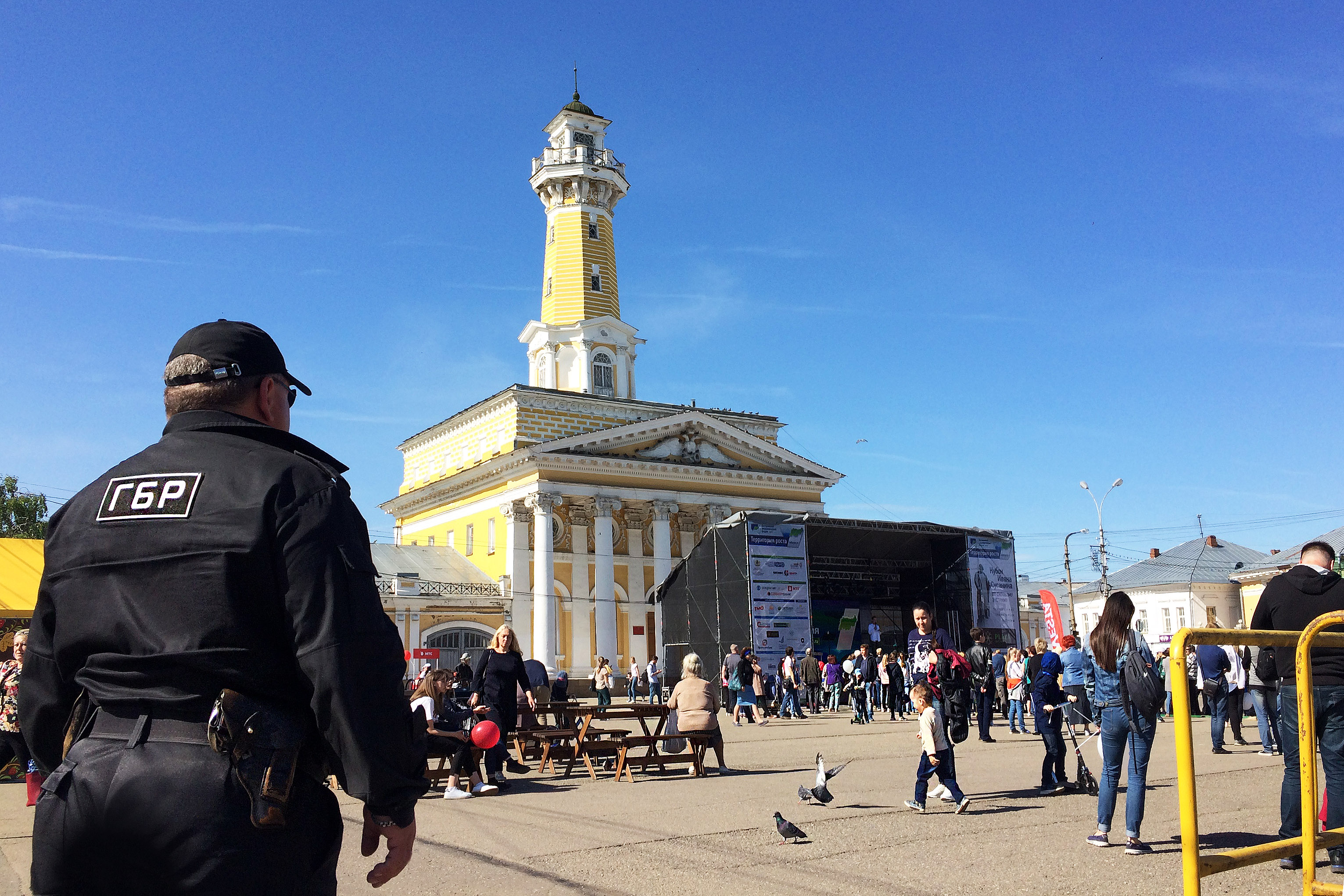 Обеспечение безопасности во время концерта Теоны Дольниковой и фаер-шоу каскадеров "Ярфильм" на главной площади Костромы